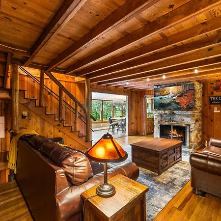 Whiskey Ridge Lodge: 1940s Gem with City Views and Custom Game Room Gatlinburg Exterior photo