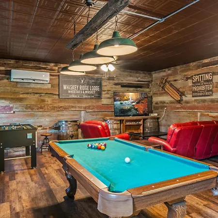 Whiskey Ridge Lodge: 1940s Gem with City Views and Custom Game Room Gatlinburg Exterior photo