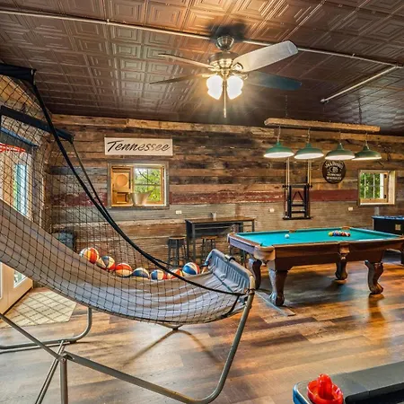 Whiskey Ridge Lodge: 1940s Gem with City Views and Custom Game Room Gatlinburg Exterior photo