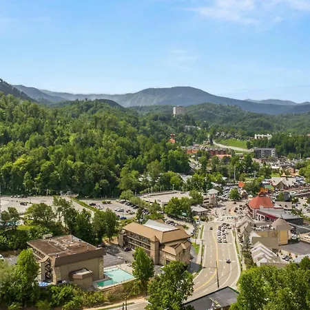 Whiskey Ridge Lodge: 1940s Gem with City Views and Custom Game Room Gatlinburg Exterior photo