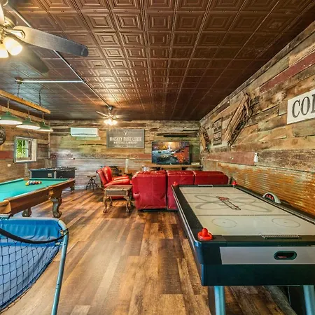 Whiskey Ridge Lodge: 1940s Gem with City Views and Custom Game Room Gatlinburg Exterior photo