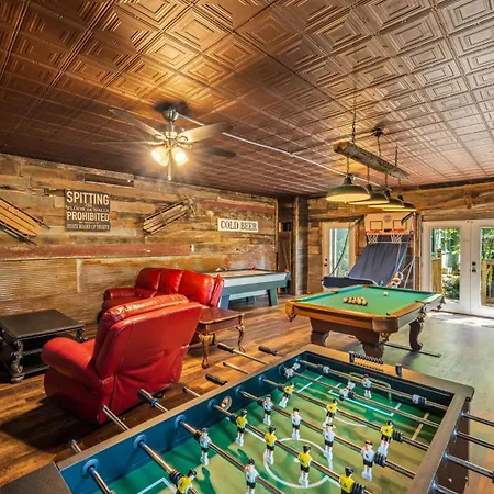Whiskey Ridge Lodge: 1940s Gem with City Views and Custom Game Room Gatlinburg Exterior photo