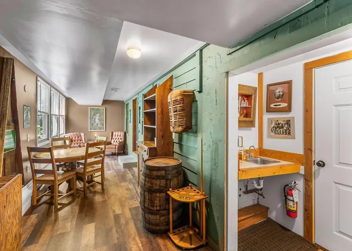 Whiskey Ridge Lodge, A Restored 1940S Gem, 2 Mins From Downtown, Breathtaking City Views, Custom Game Room, And Spacious Elegance
