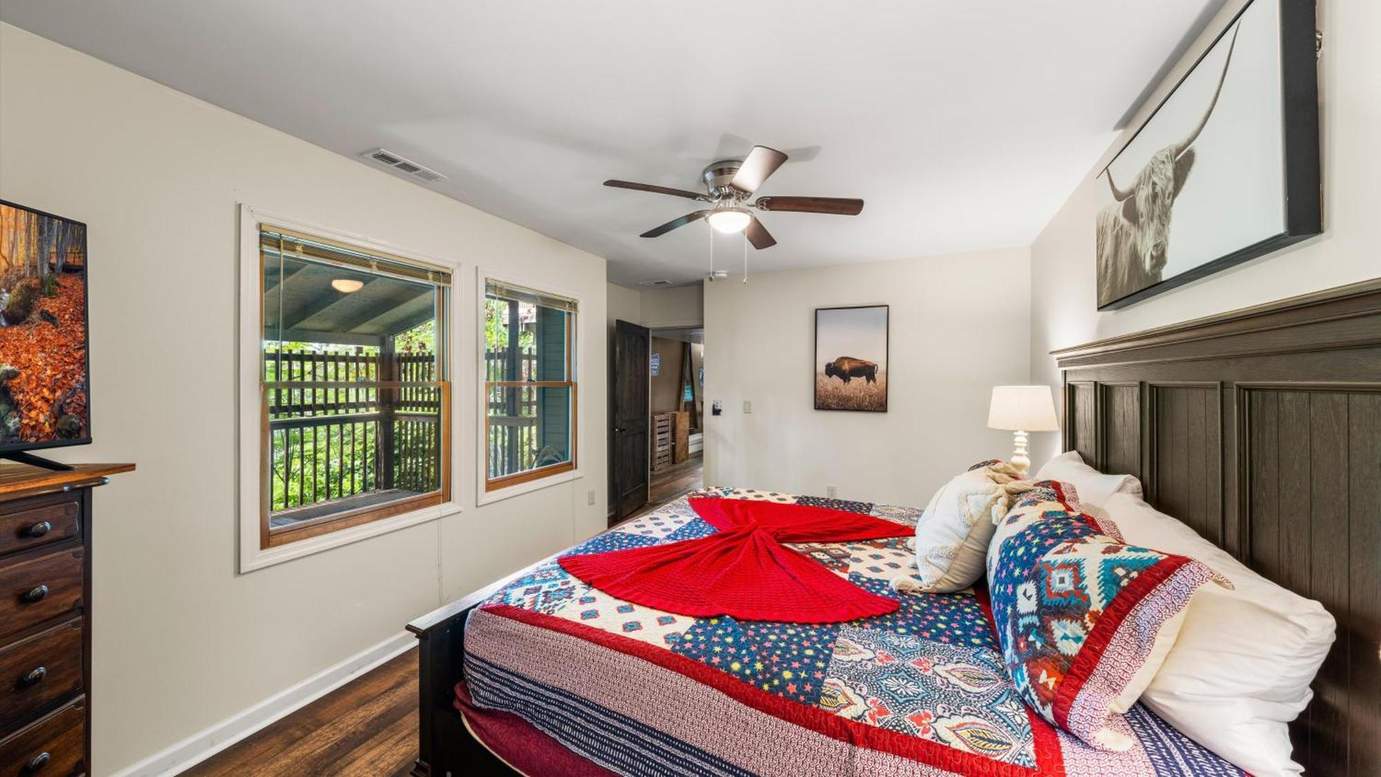 Holiday home Whiskey Ridge Lodge: 1940s Gem With Views And Custom Game *
