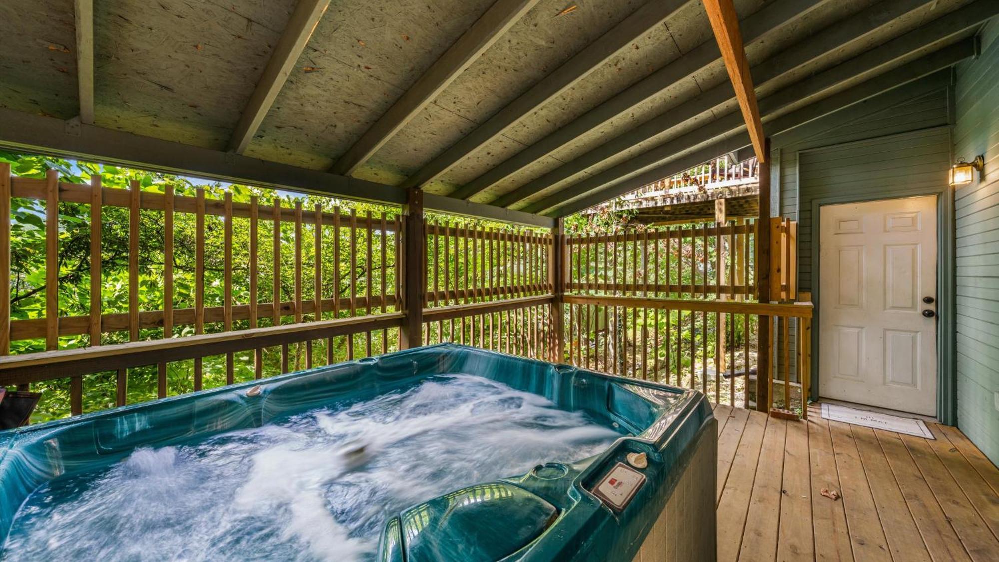Holiday home Whiskey Ridge Lodge: 1940s Gem With Views And Custom Game