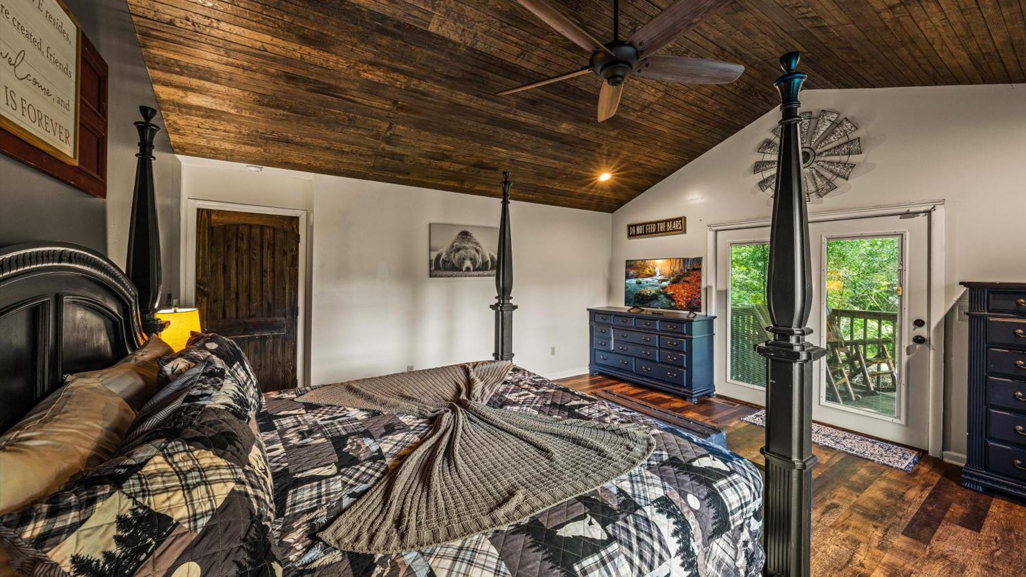 Whiskey Ridge Lodge: 1940s Gem With Views And Custom Game Gatlinburg