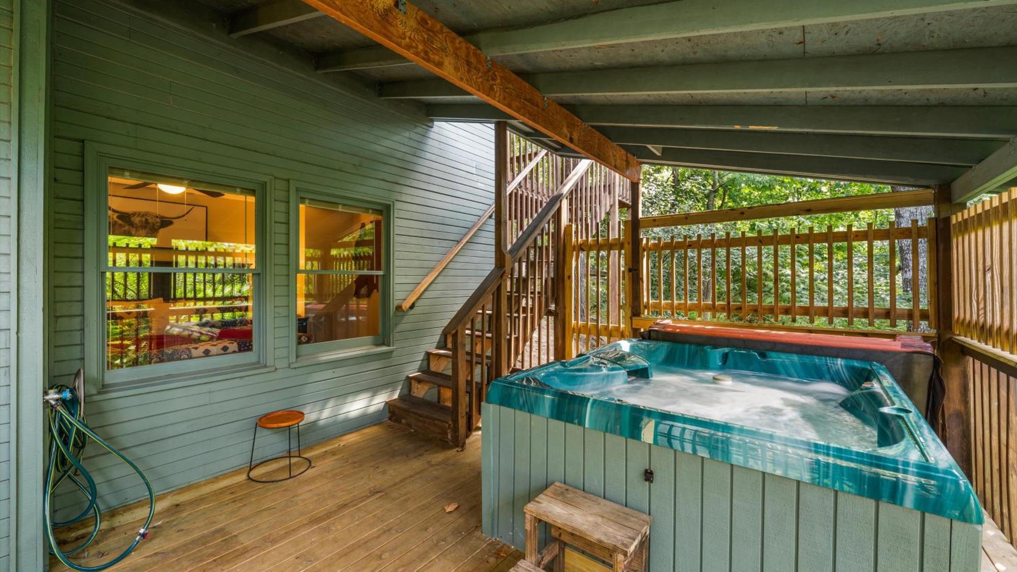 Holiday home Whiskey Ridge Lodge: 1940s Gem With Views And Custom Game *