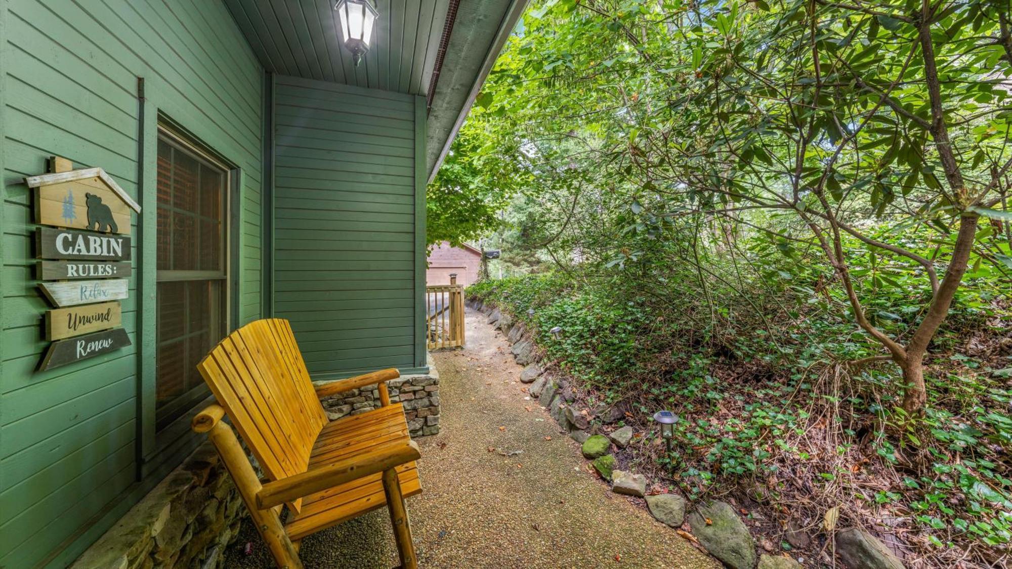 Holiday home Whiskey Ridge Lodge: 1940s Gem With Views And Custom Game