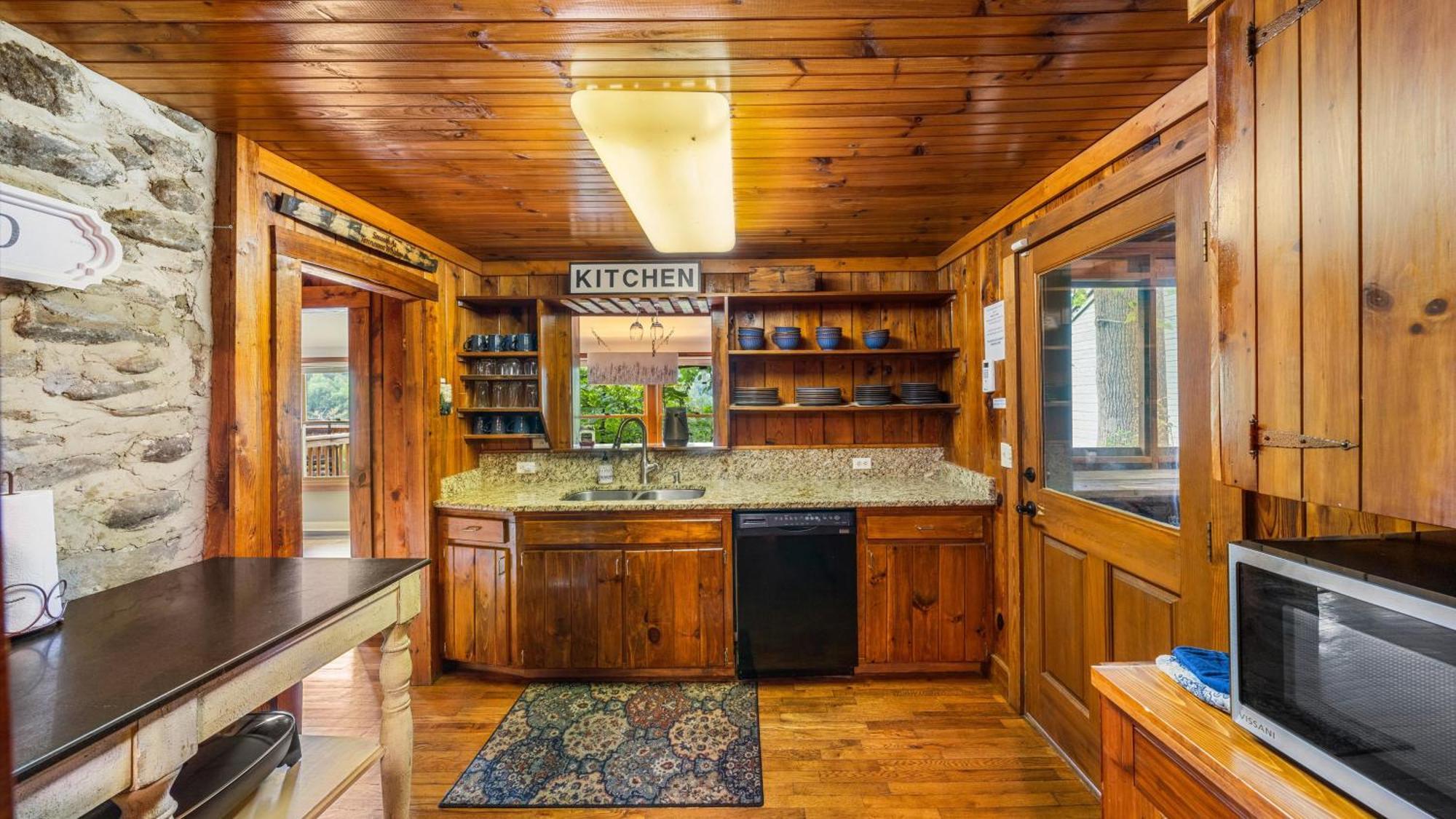Holiday home Whiskey Ridge Lodge: 1940s Gem With Views And Custom Game Gatlinburg