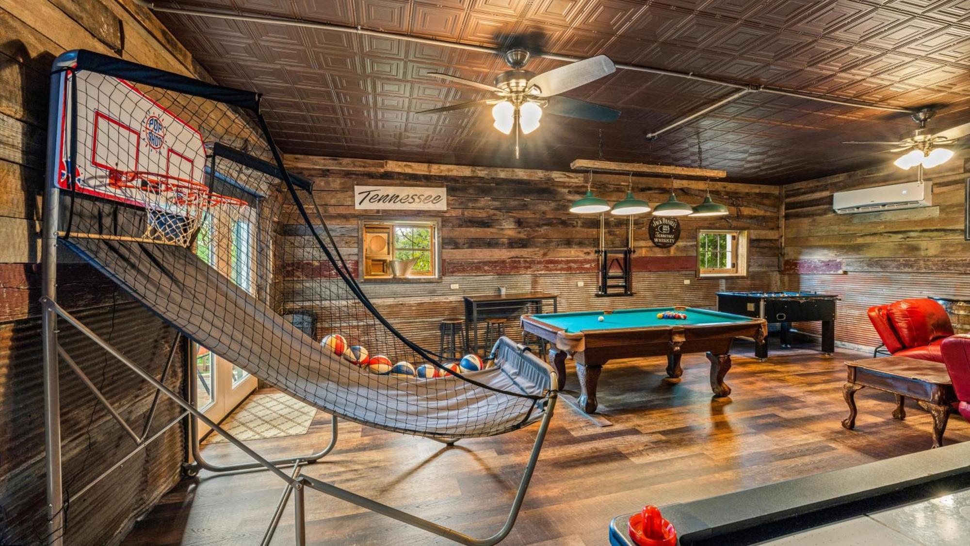 Whiskey Ridge Lodge: 1940s Gem With Views And Custom Game * Gatlinburg