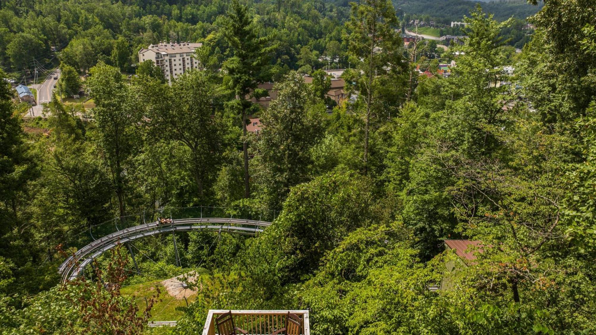 Whiskey Ridge Lodge: 1940s Gem With Views And Custom Game Holiday home